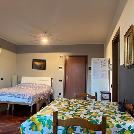 Ampio Monolocale Apartment เบรเชีย ภายนอก รูปภาพ