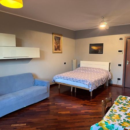 Ampio Monolocale Apartment เบรเชีย ภายนอก รูปภาพ
